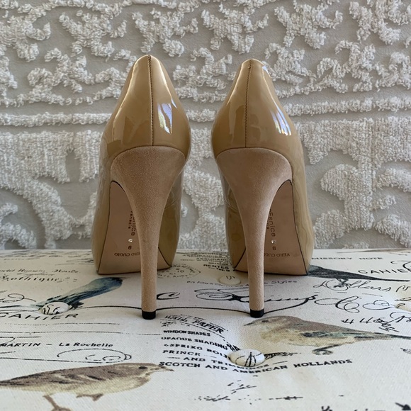 NWT LaFenice Venezia Light Beige Patent Leather/Suede Platform Peep Toe Pumps 9 - Picture 3 of 12